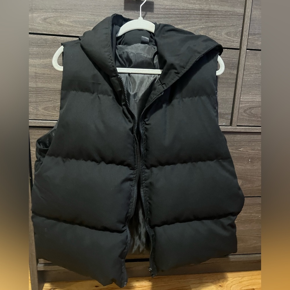 Black Puffer West w/ hoodie, SHEIN, Never worn